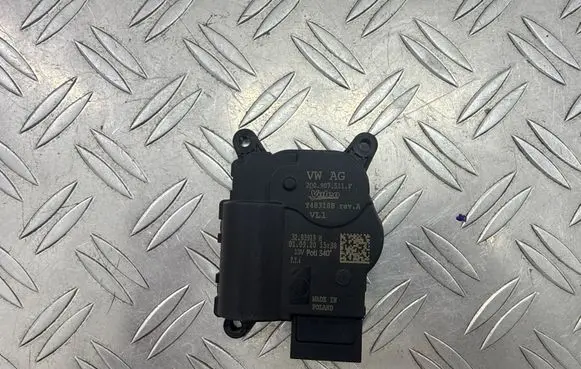 Volkswagen PASSAT B8 Air flap motor/actuator 5WA907511