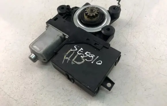 Volvo S40 Front door window regulator motor 979040100