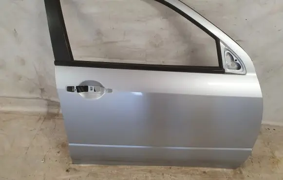 Mitsubishi Outlander Front door