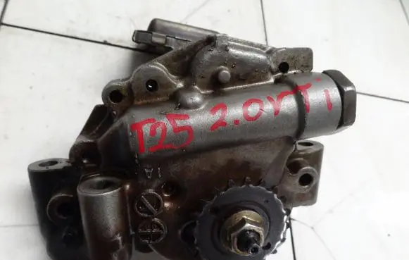 Toyota Avensis T250 Engine oil radiator 