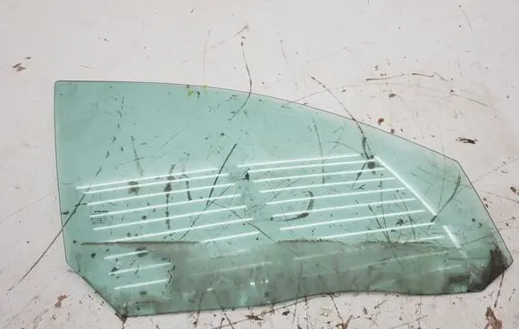 Volvo XC70 Front door window glass four-door
