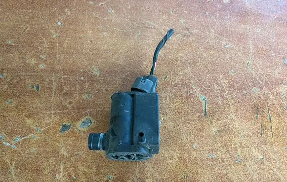 KIA Carens I Windscreen/windshield washer pump 0K2FB6748