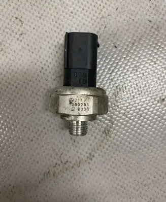 Mercedes-Benz C W204 Air conditioning (A/C) pressure sensor 2110000283