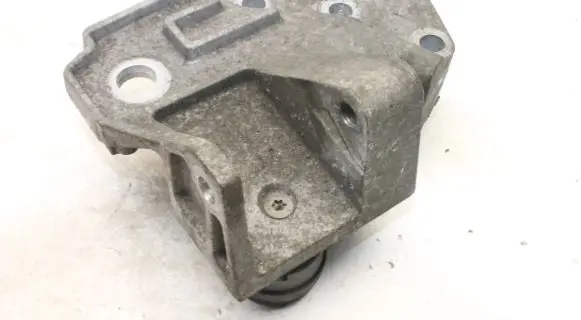 Land Rover Freelander 2 - LR2 Engine mounting bracket 6G926P096CD