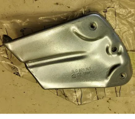 Skoda Yeti (5L) Fender mounting bracket 5L0821141