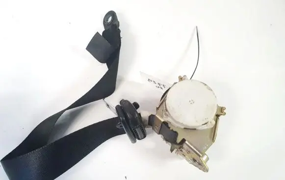 Ford Focus Front seatbelt 33048102