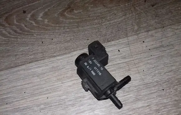 Volvo S80 Vacuum valve 72224010 30611668 01T316