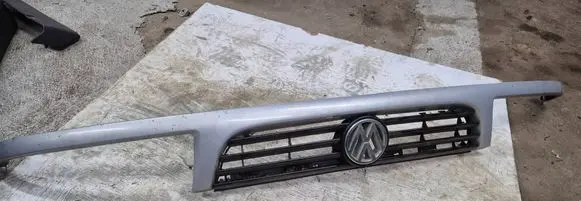 Volkswagen PASSAT B4 Front grill 3A0853653C