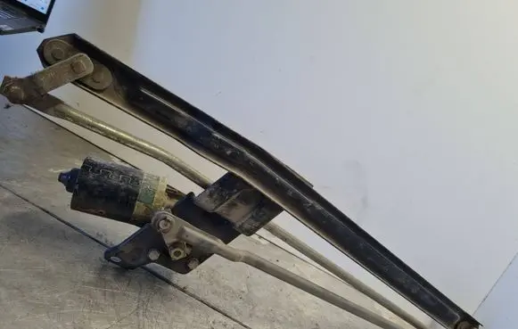 Volkswagen PASSAT B3 Wiper motor 357955113A