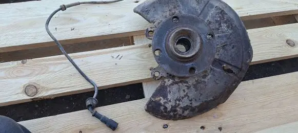 Audi 80 90 S2 B4 Front wheel hub spindle knuckle 
