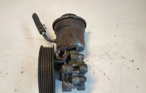 Toyota Avensis T250 Power steering pump U12