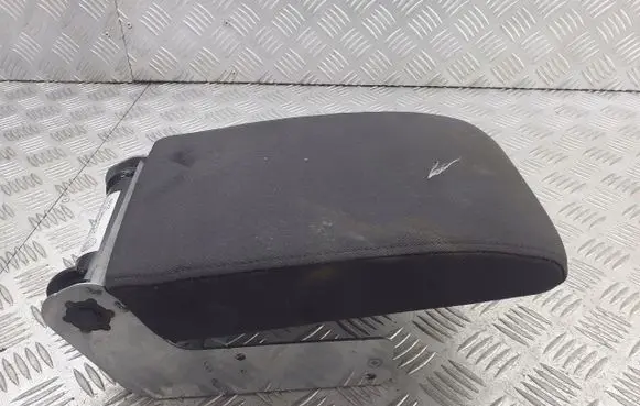 Volkswagen Golf V Rear seat armrest 5M0864207E