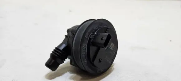 Mercedes-Benz E W213 Water pump A0005009400