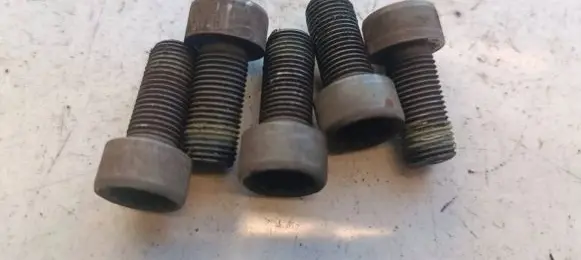 Volkswagen PASSAT B6 Nuts/bolts 