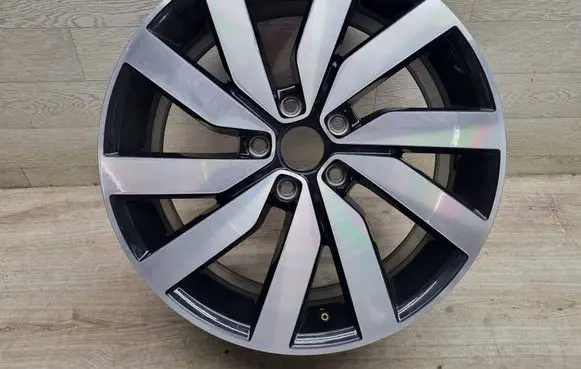 Volkswagen Touran III R18 alloy rim 5TA601025F