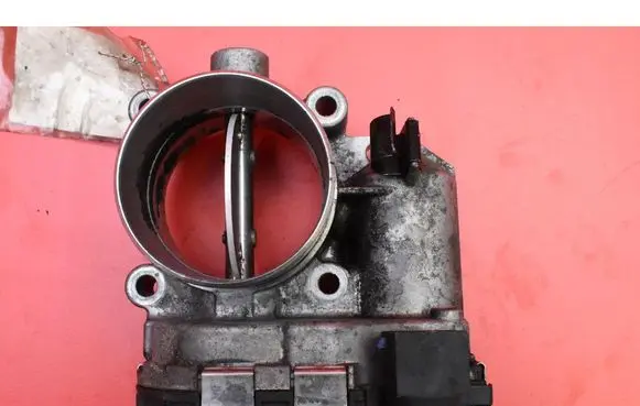 Volvo S60 Throttle body valve 8692720