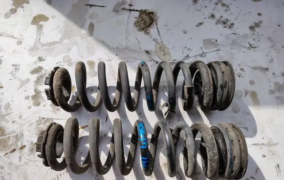 Mercedes-Benz ML W164 Rear coil spring 