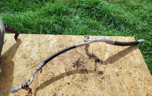 Renault Twingo III Air conditioning (A/C) pipe/hose 
