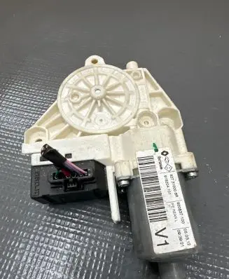 Renault Latitude (L70) Rear door window regulator with motor 827310006R 918204101 920837100