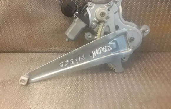 Lexus RX 330 - 350 - 400H Rear window lifting mechanism without motor 8571058010