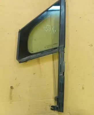Peugeot 5008 Front door vent window glass four-door 