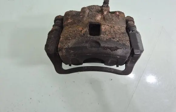 Hyundai Tucson JM Front brake caliper 
