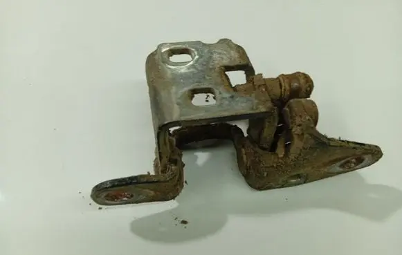 Fiat Freemont Front door upper hinge 