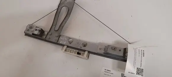 Rear door manual window regulator