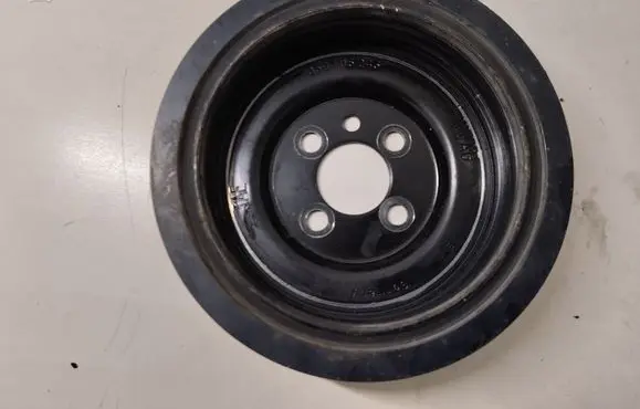 Volkswagen PASSAT B6 Crankshaft pulley 03G105243