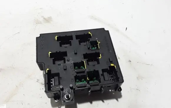 Volvo XC90 Fuse module 32212297