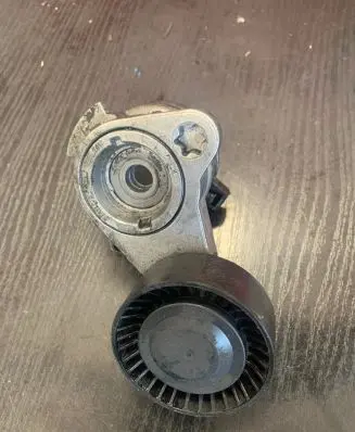 BMW 6 E63 E64 Generator/alternator belt tensioner F565565