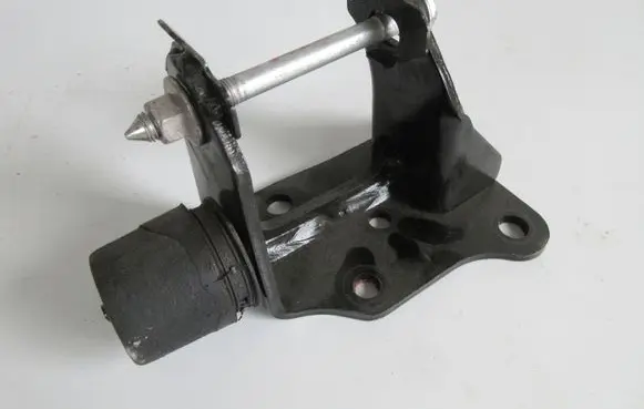 Toyota Auris E180 Engine mounting bracket