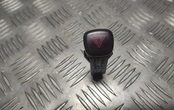 Volvo XC90 Hazard light switch 9168302 04W114