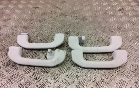 Mitsubishi Outlander A set of handles for the ceiling 