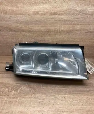 Skoda Octavia Mk1 (1U) Headlight/headlamp 1U1941018G