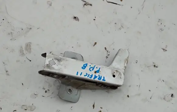 Renault Trafic II (X83) Fender mounting bracket 