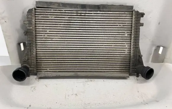 Volkswagen PASSAT B6 Intercooler air channel guide 