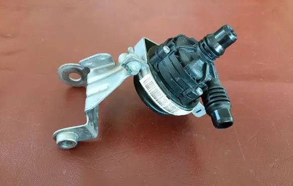 Mercedes-Benz E W238 Electric auxiliary coolant/water pump A0005003600 A2385010501