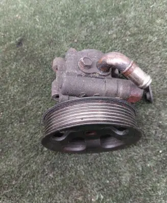 Toyota Avensis T250 Power steering pump 32100