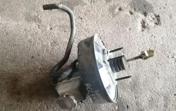 Hyundai Accent Brake booster