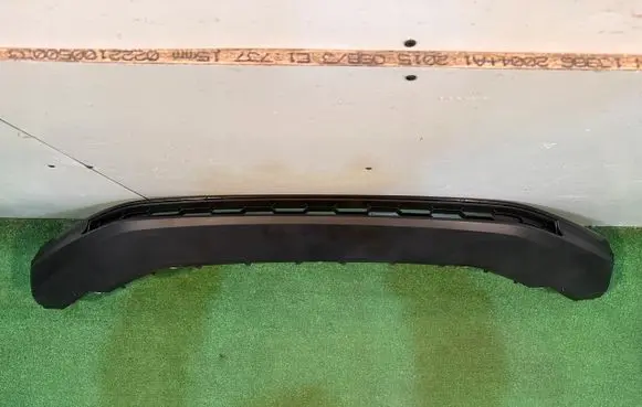 Front bumper lip