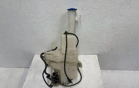 Hyundai Kona I Windshield washer fluid reservoir/tank 98610J9000