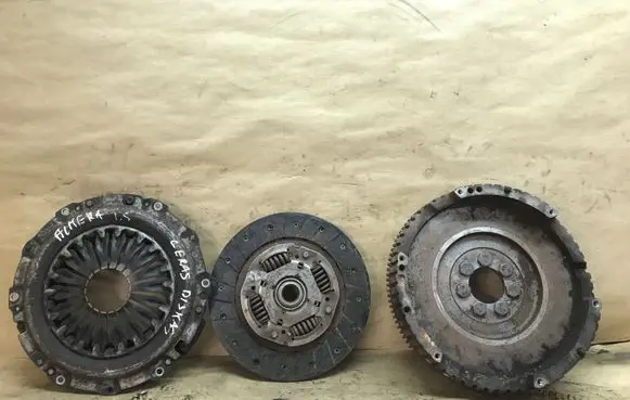 Nissan Almera N16 Clutch set kit 8200183704