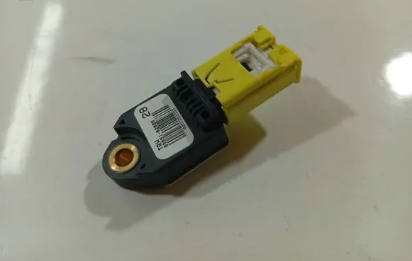 Toyota Auris 150 Airbag deployment crash/impact sensor 8983102080