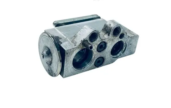 Skoda Rapid (NH) Air conditioning (A/C) expansion valve 6Q0820679G