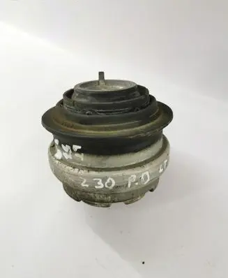 Mercedes-Benz SL R230 Engine mount bracket