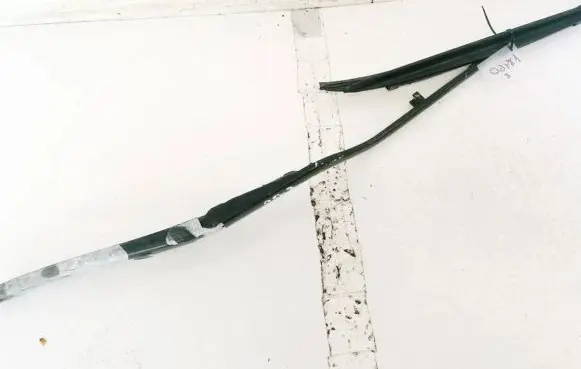 Peugeot 607 Front wiper blade arm