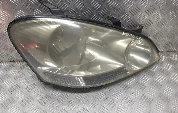 Toyota Avensis Verso LED Daytime headlight 
