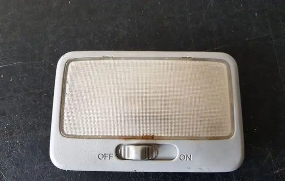 Suzuki Grand Vitara I Front seat light