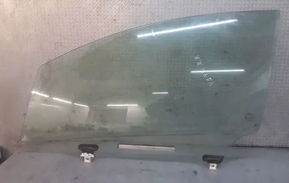 Toyota Auris 150 Front door window glass four-door 